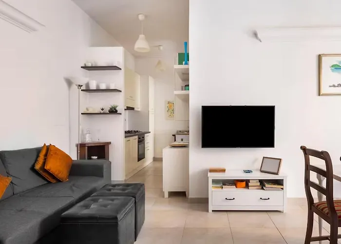 Casa Giova: Bilocale Con Balcone Al Gianicolo *